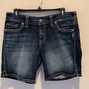 Silver SUKI SHORT. Waist 31.  Like new condition. Factory fading&distressing.